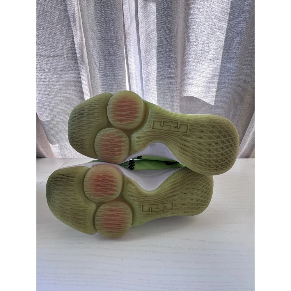 Nike LeBron Witness 5 Grinch‎ Green Basketball Shoes Men's Size 8 Performance